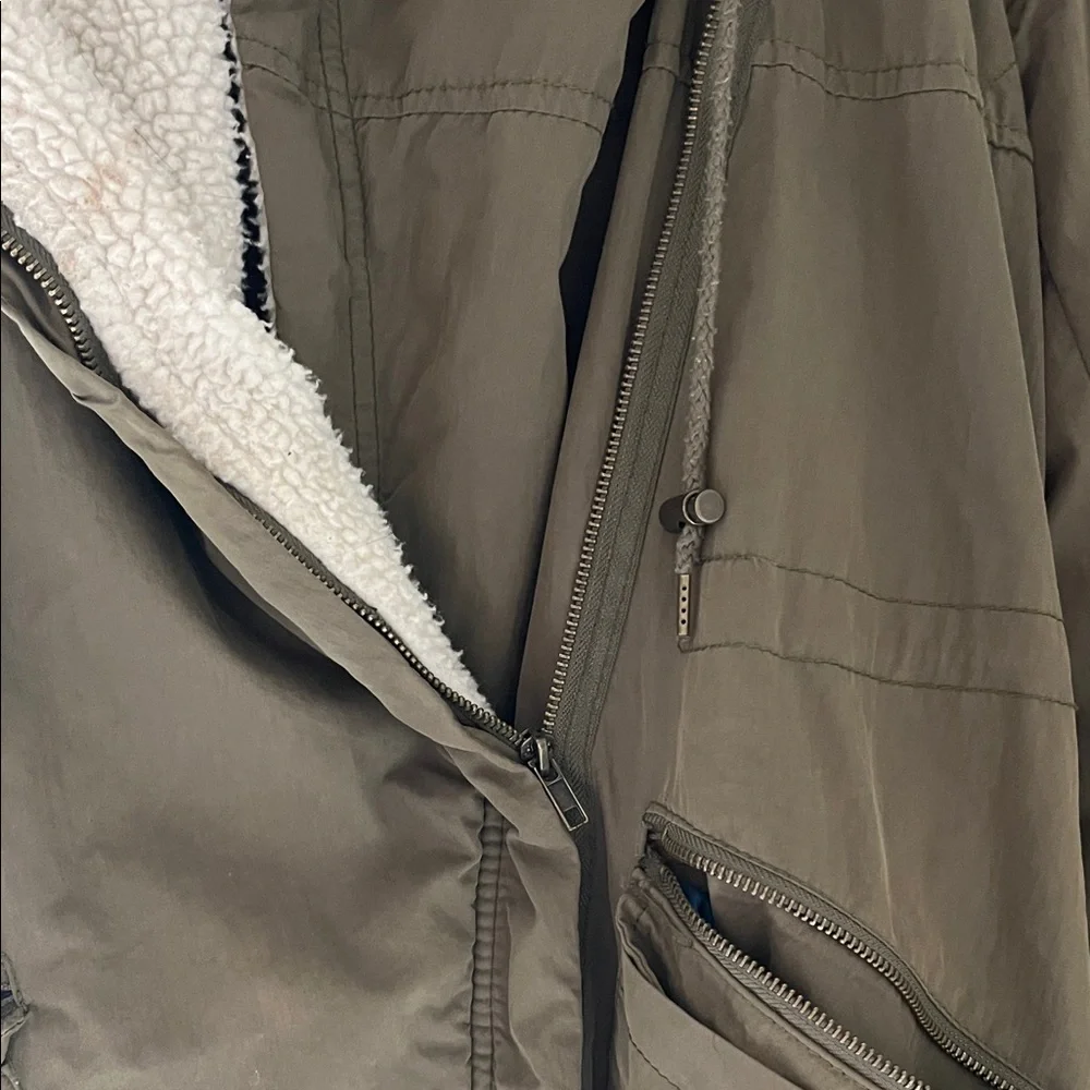 Charlotte Russe Cream Sherpa-Lined Jacket with Red Trim - Picture 10 of 10
